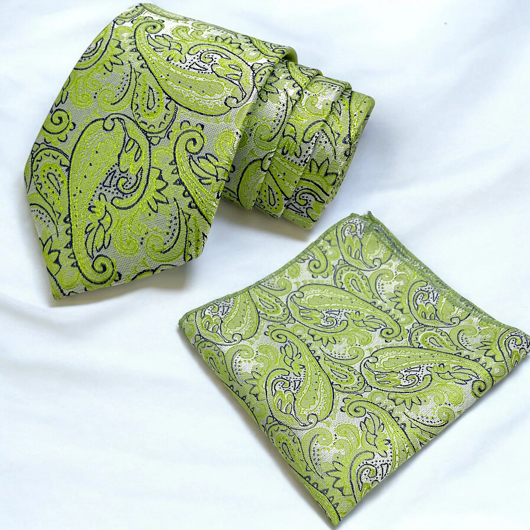 Avia Paisley Tie And Pocket Square Combo