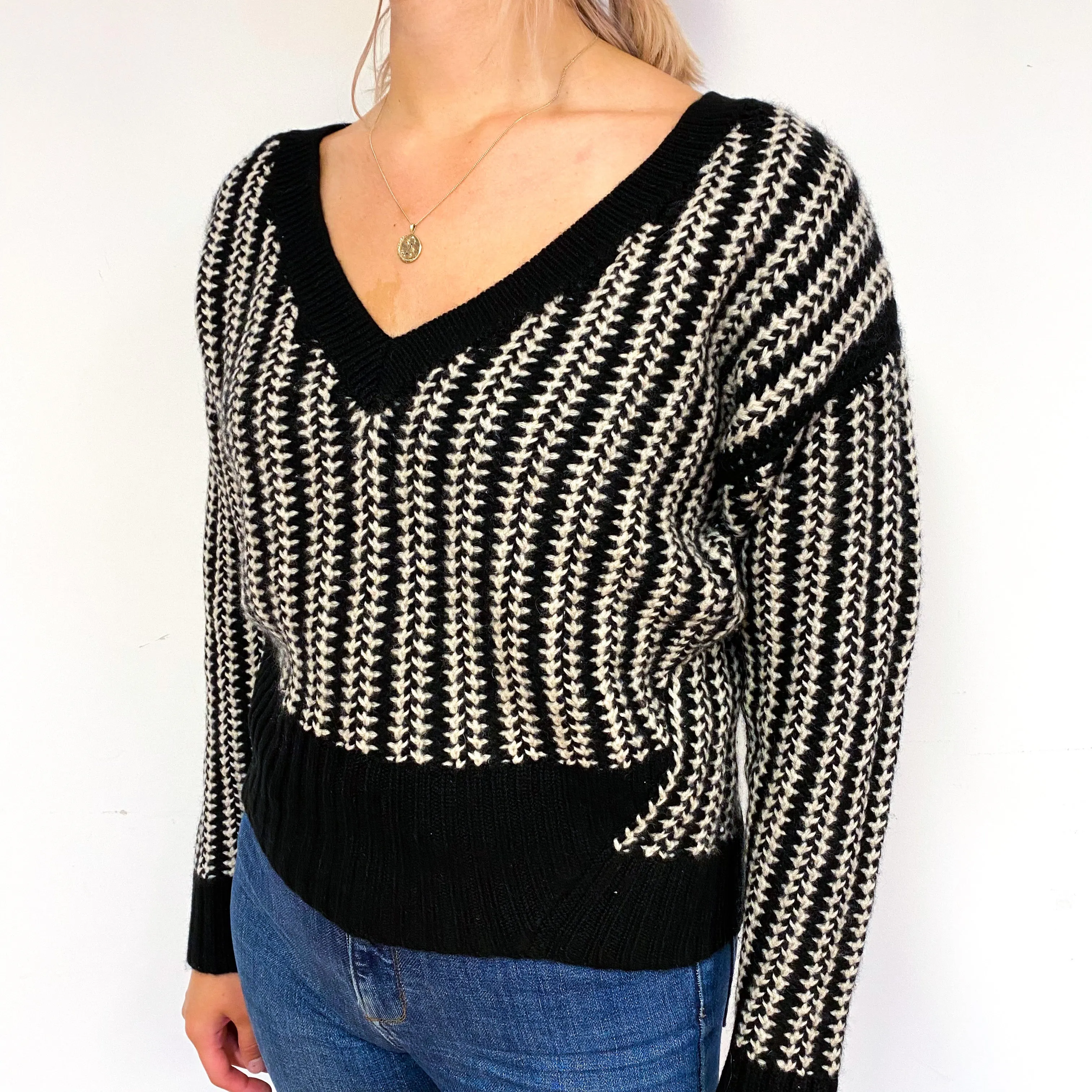 Black and Alabaster Chunky Cashmere V-Neck Jumper Small