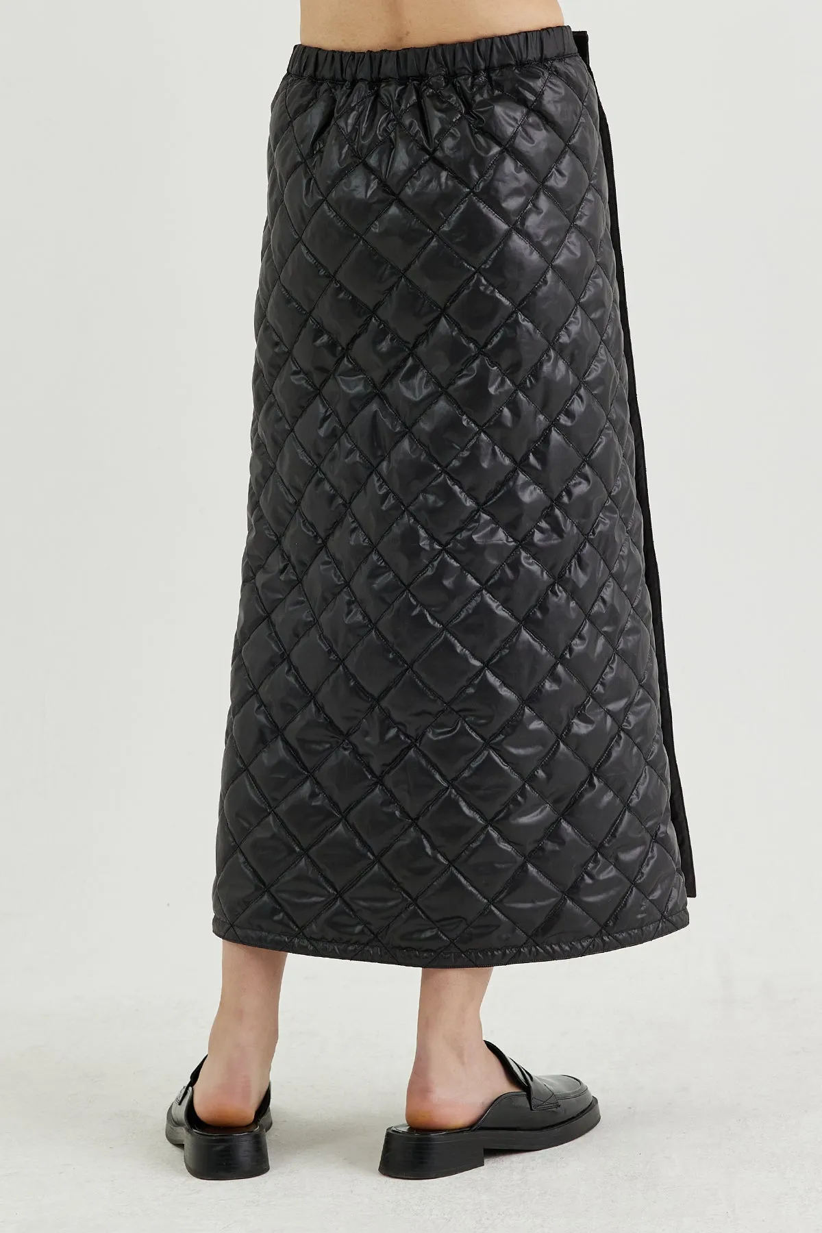 Reversible wrap-effect diamond-quilted midi skirt