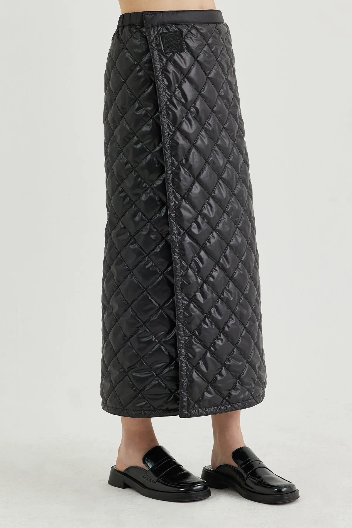 Reversible wrap-effect diamond-quilted midi skirt